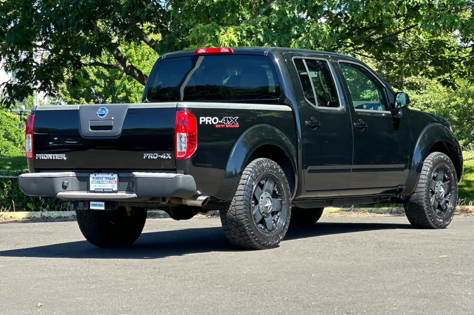 Used 2012 Nissan Frontier PRO-4X AWD/4WD image 2