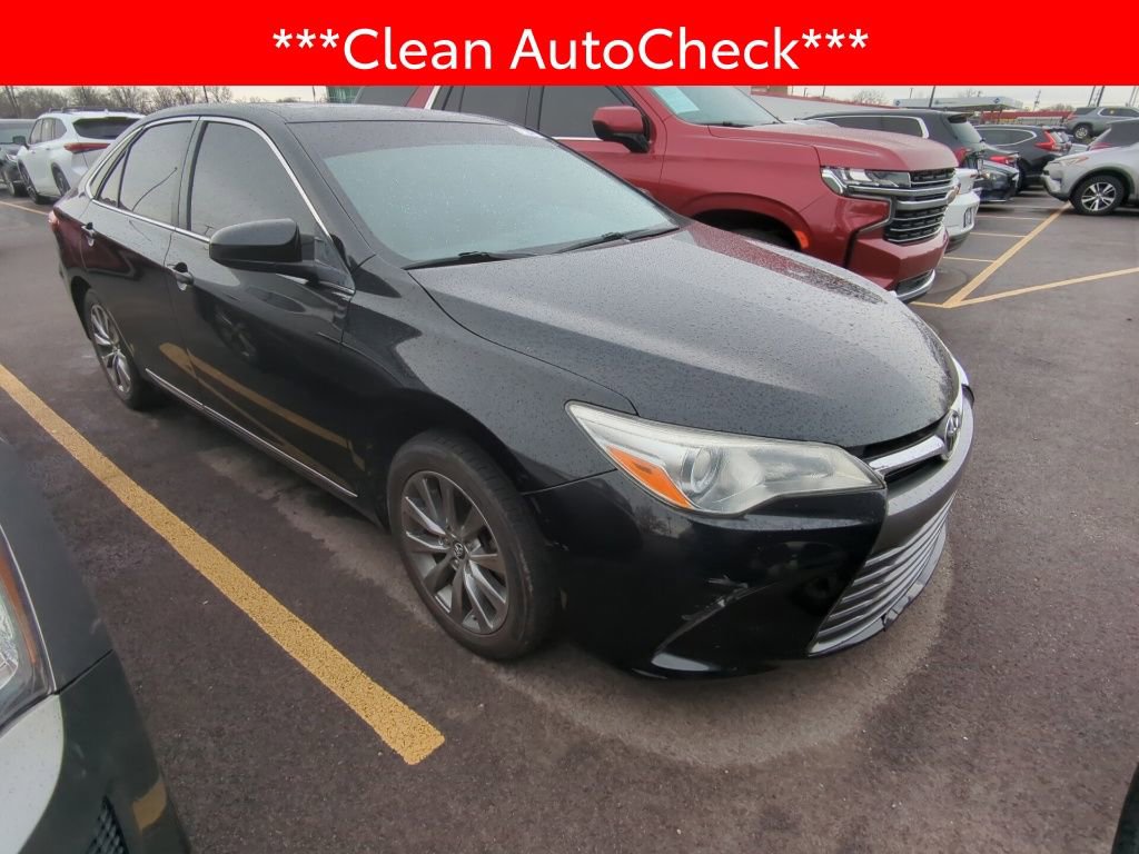 Used 2016 Toyota Camry XLE w/ Moonroof Package image 3