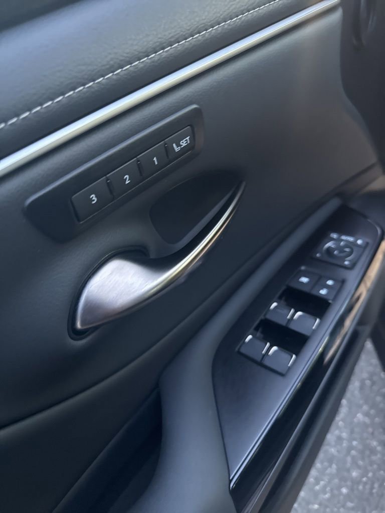 Used 2024 Lexus ES 350 w/ Premium Package image 11