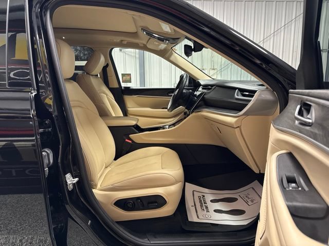 Used 2021 Jeep Grand Cherokee L Limited AWD/4WD image 30