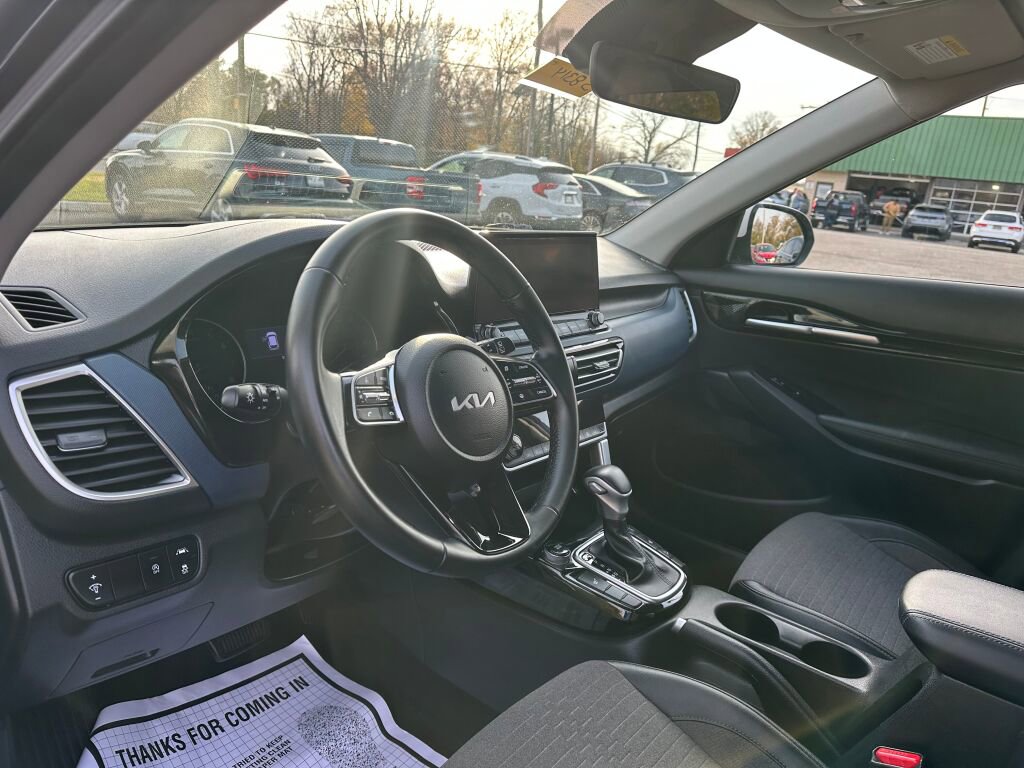 Used 2022 Kia Seltos Nightfall Edition image 11
