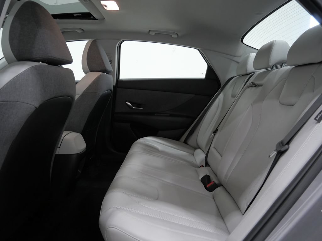 Used 2025 Hyundai Elantra Limited FWD image 24