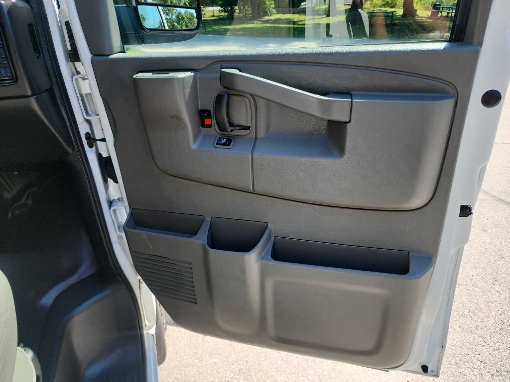 Used 2018 Chevrolet Express 2500 w/ Driver Convenience Package RWD image 28
