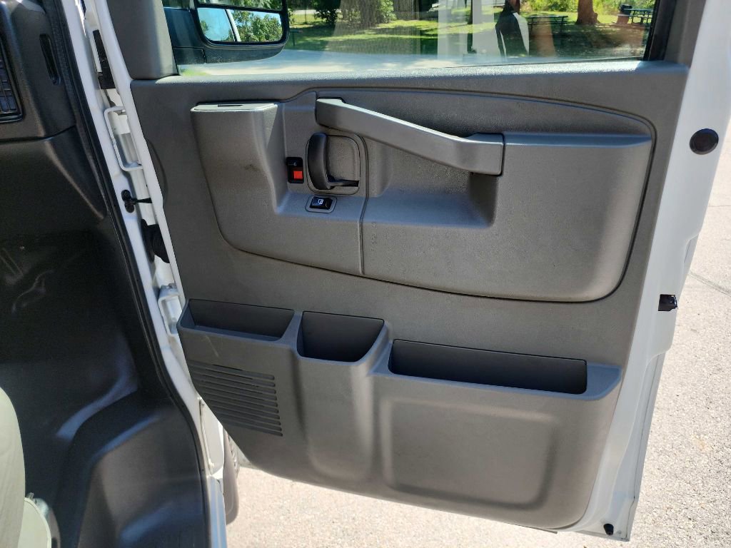 Used 2018 Chevrolet Express 2500 w/ Driver Convenience Package RWD image 28