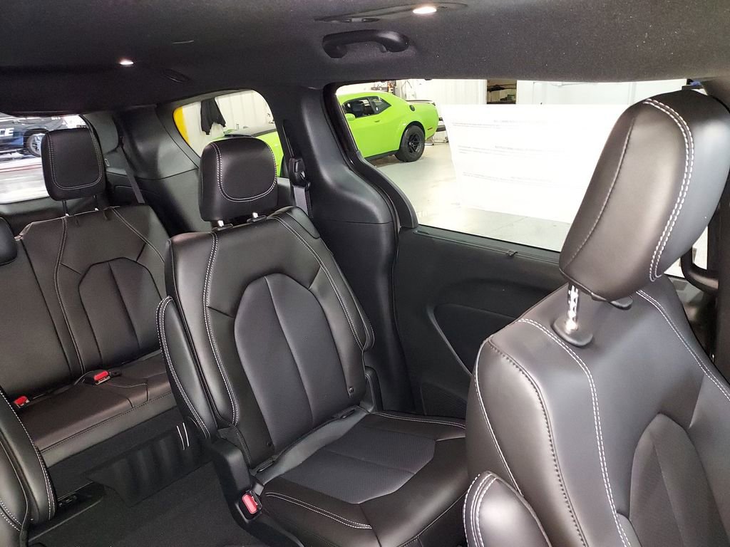 New 2026 Chrysler Pacifica Select image 14