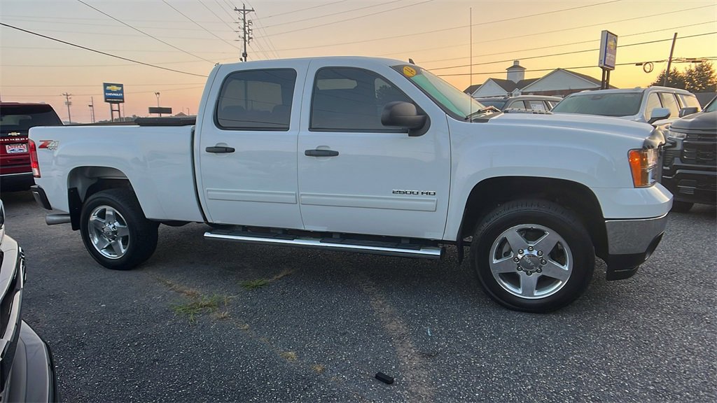 Used 2014 GMC Sierra 2500 SLE w/ SLE Preferred Package image 4