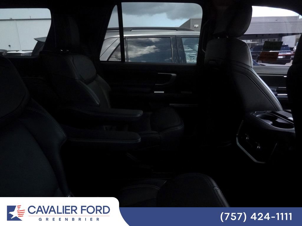Used 2025 Ford Expedition Platinum w/ Stealth Appearance Package AWD/4WD image 10
