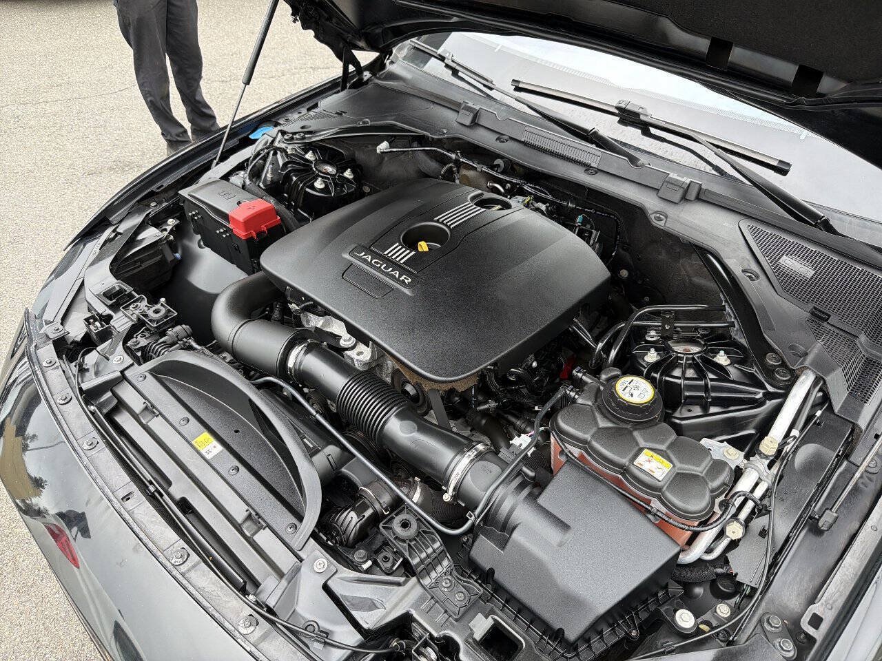 Used 2017 Jaguar XE RWD image 13
