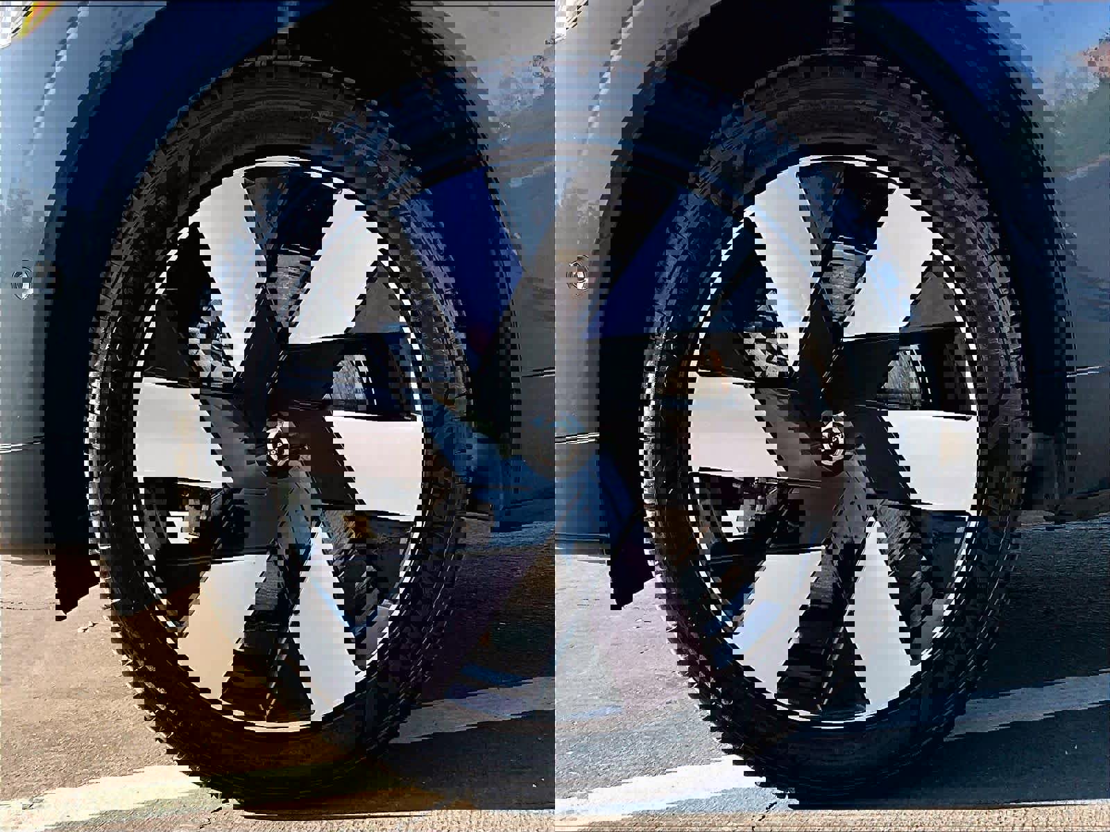 Used 2025 Volvo XC60 T8 Plus w/ Protection Package Premier image 12