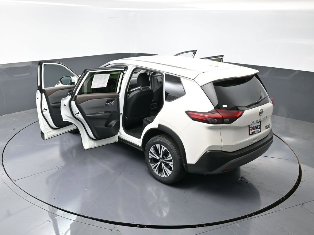 Used 2023 Nissan Rogue SV image 59