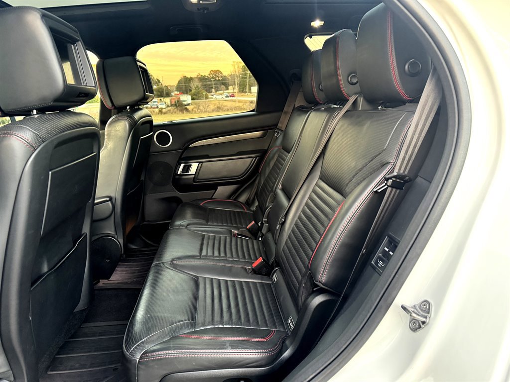 Used 2018 Land Rover Discovery HSE image 13