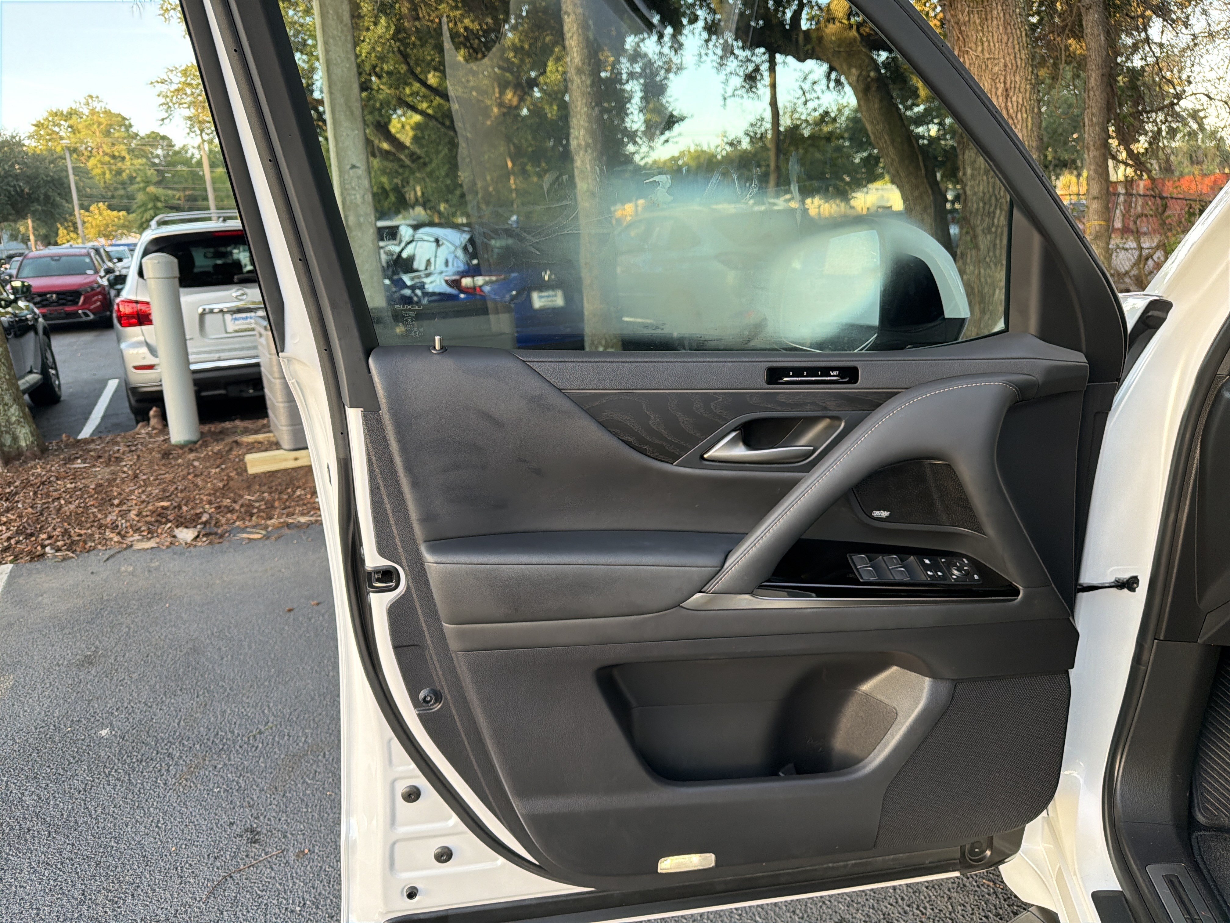Used 2022 Lexus LX 600 4WD w/ Interior Upgrade Package image 13