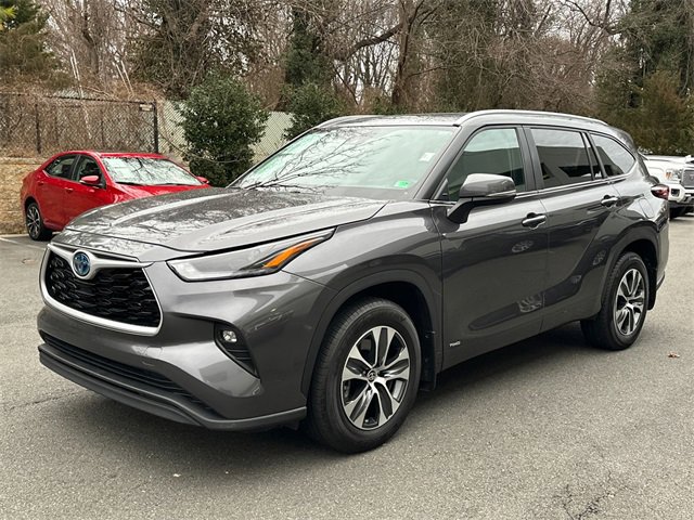Certified 2024 Toyota Highlander XLE image 2