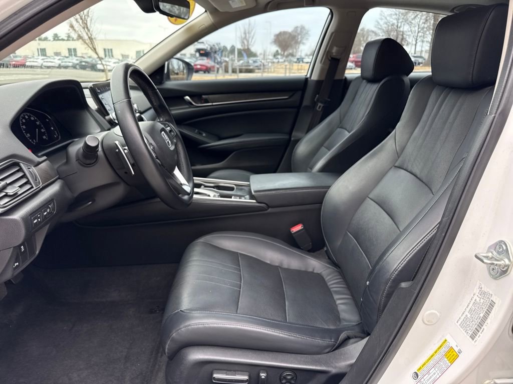 Used 2018 Honda Accord Touring image 13