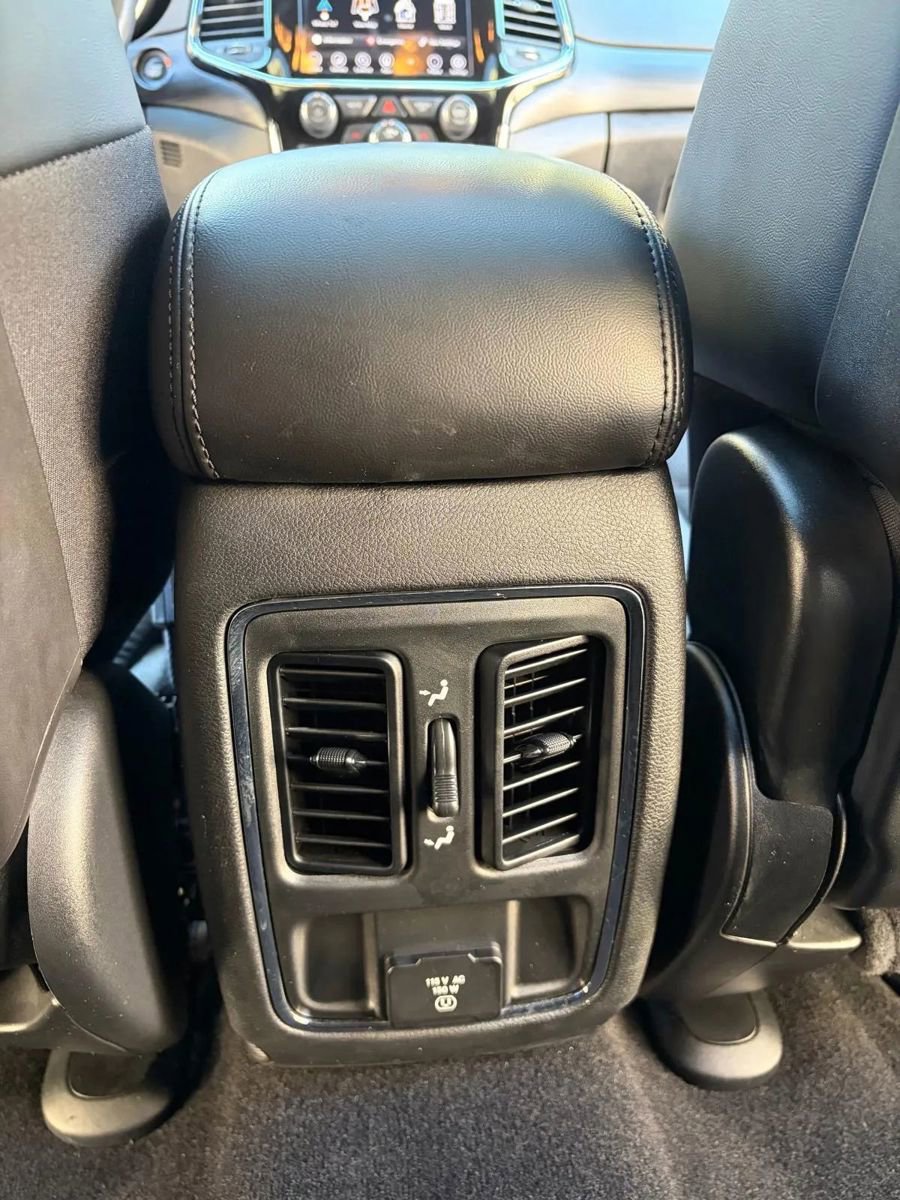 Used 2021 Jeep Grand Cherokee Laredo X image 24