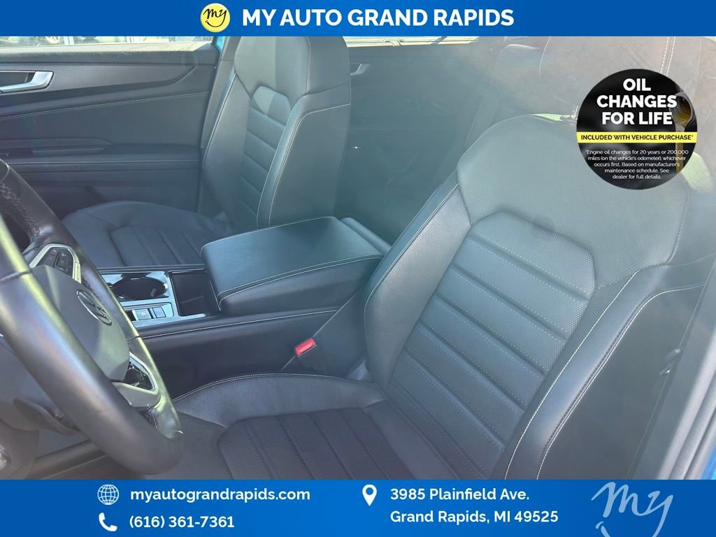 Used 2024 Volkswagen Atlas Cross Sport SEL R-Line image 11