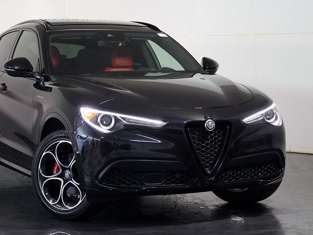 Used 2023 Alfa Romeo Stelvio Veloce AWD/4WD image 6