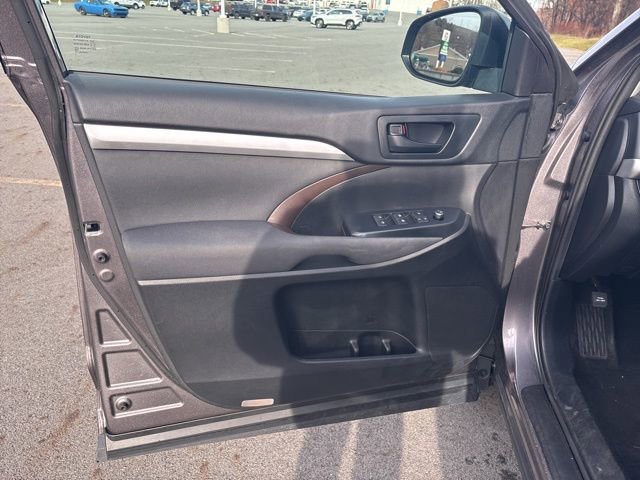 Used 2019 Toyota Highlander LE image 38
