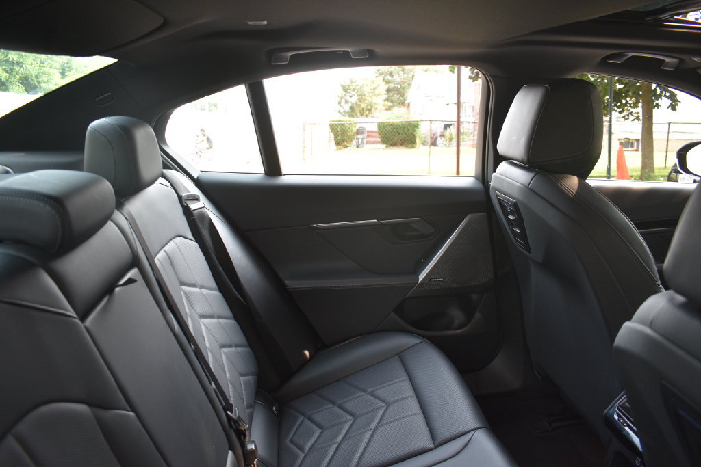 Used 2025 BMW 530i RWD image 23