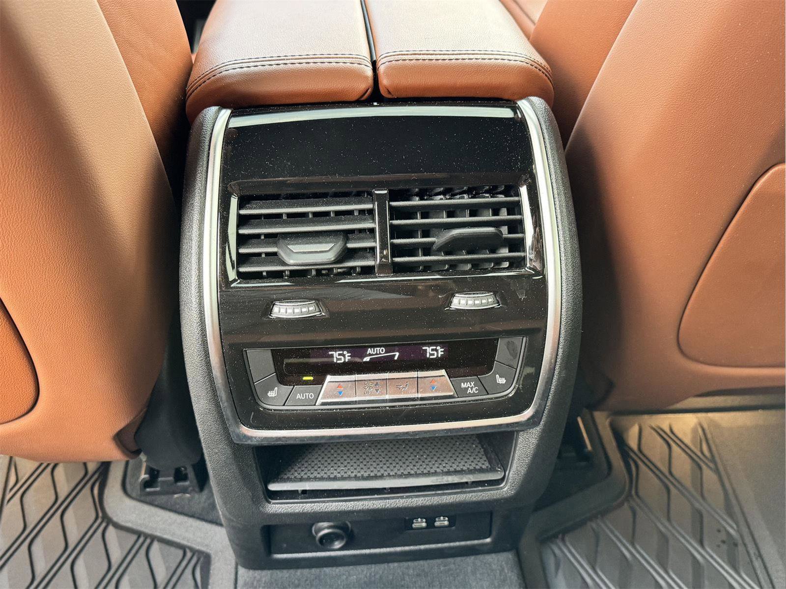 Used 2025 BMW X7 M60i image 42