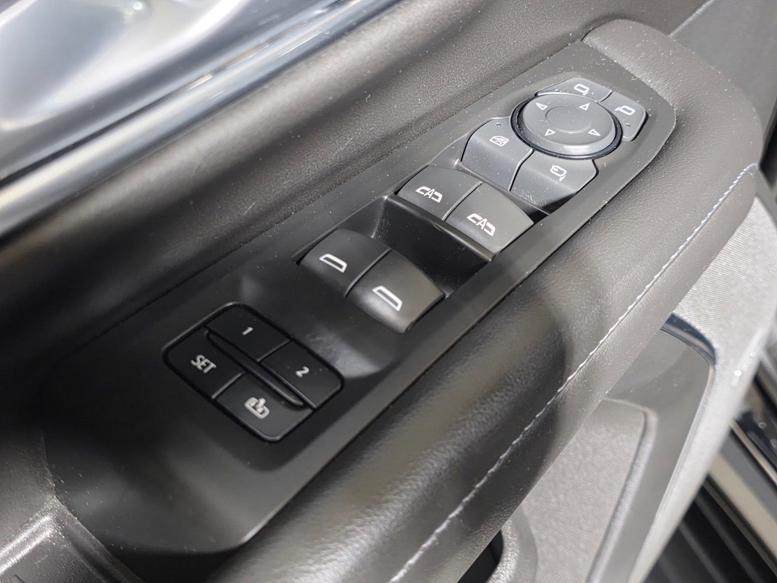 Used 2022 Chevrolet Tahoe LT w/ Luxury Package image 23