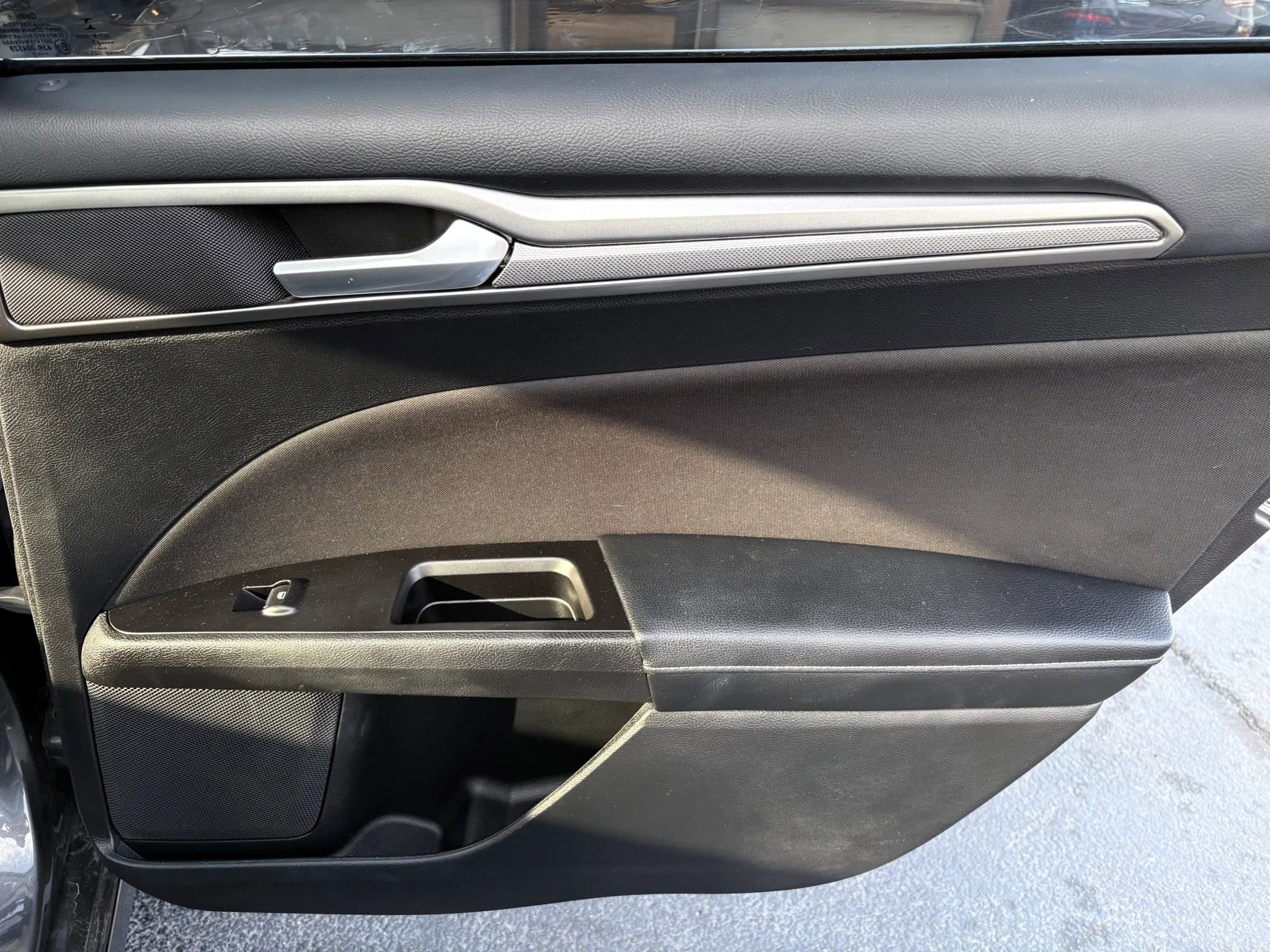 Used 2017 Ford Fusion SE image 17