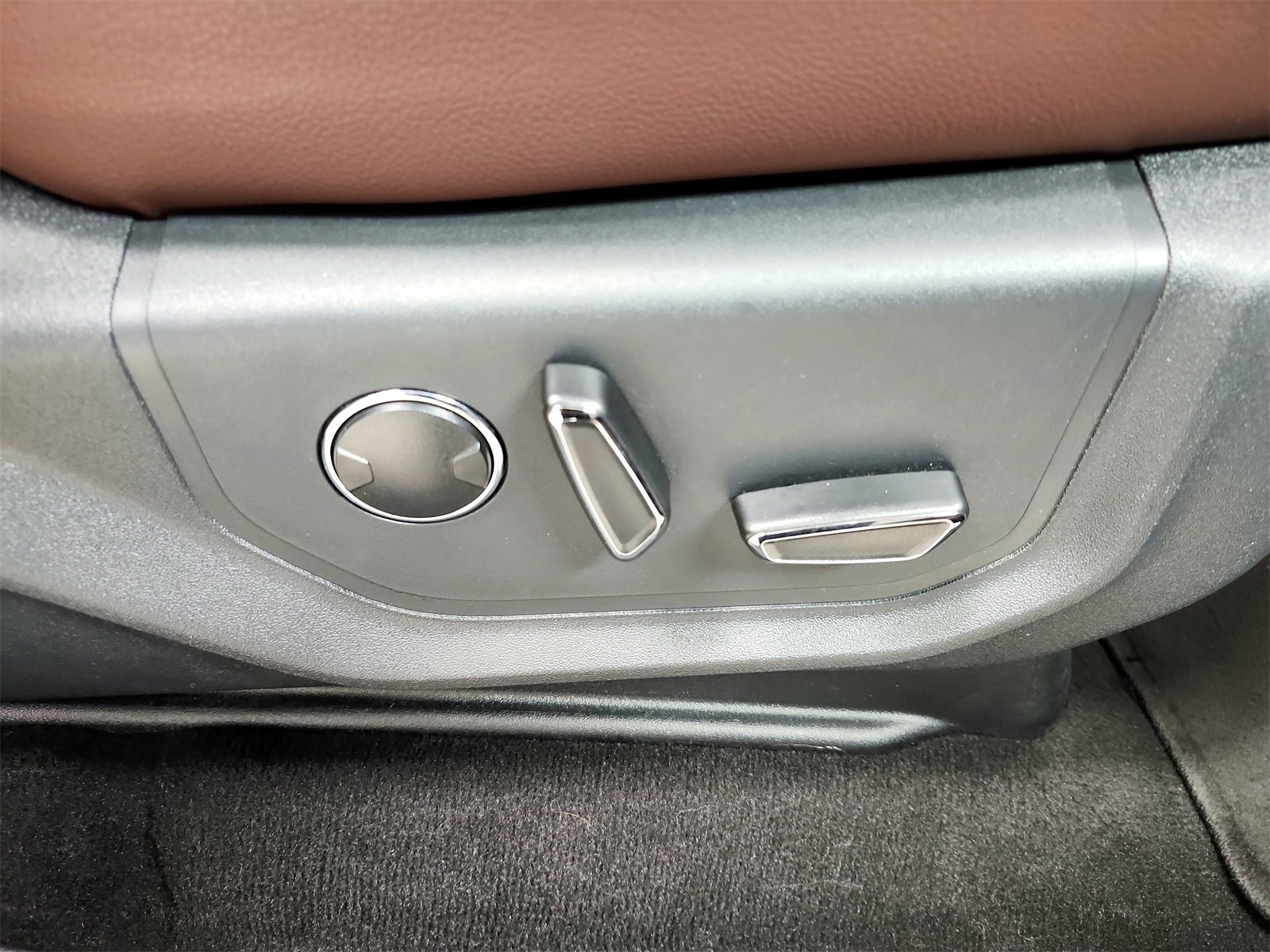 Used 2024 Ford Expedition Limited image 41