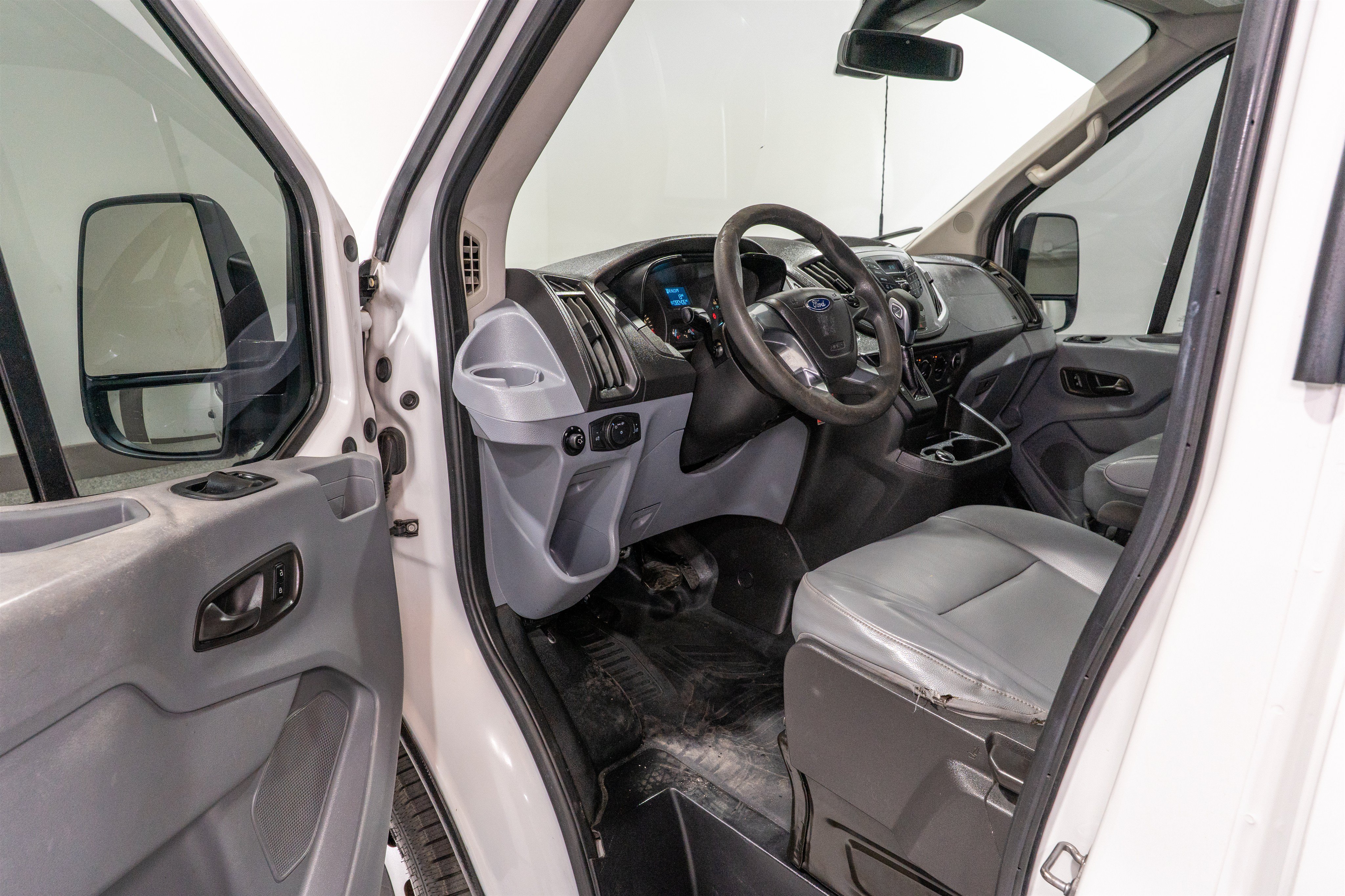 Used 2019 Ford Transit 250 148 Medium Roof RWD image 14
