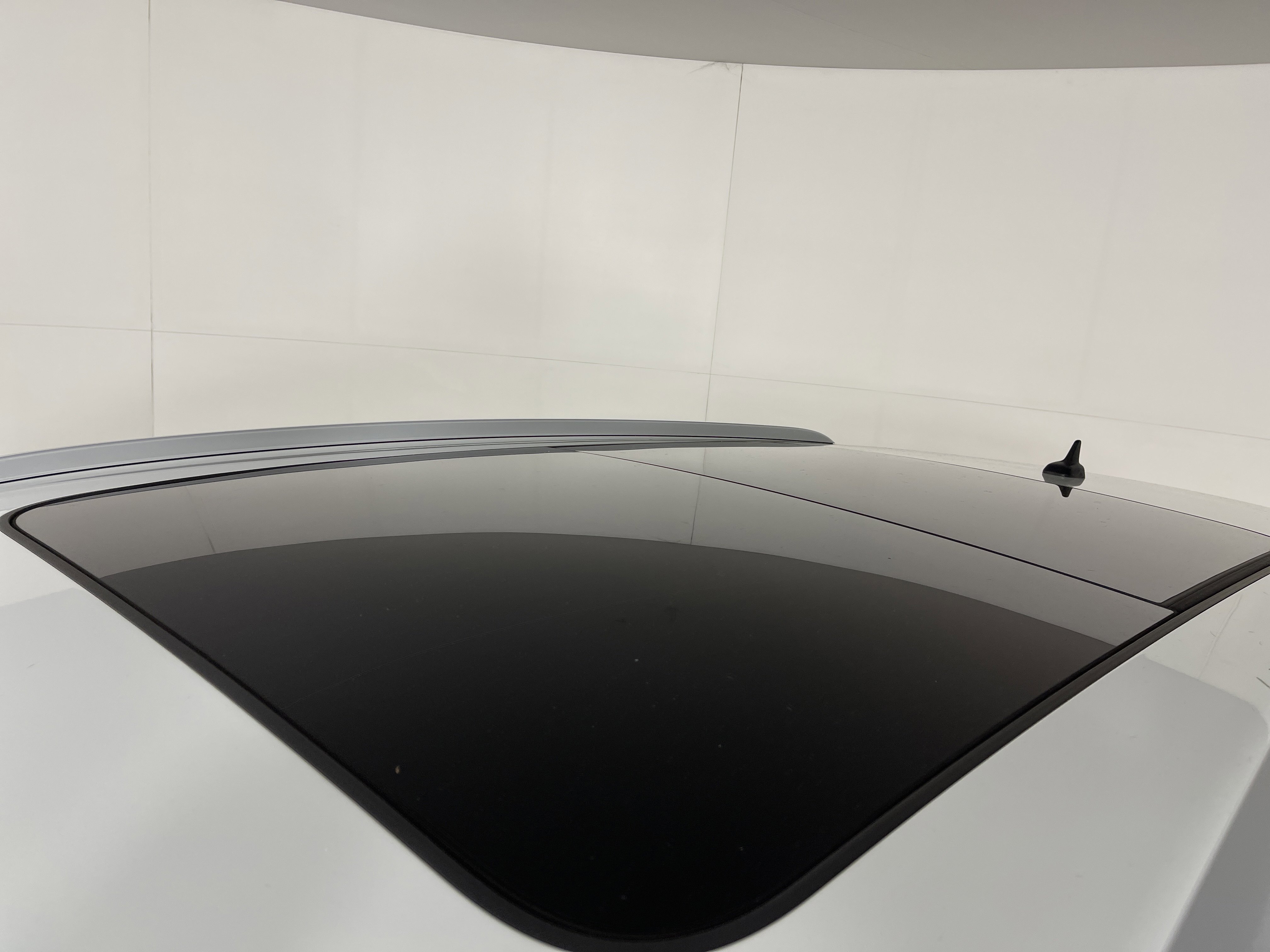 Used 2020 Volkswagen Atlas Cross Sport SE w/ Panoramic Sunroof Package image 6