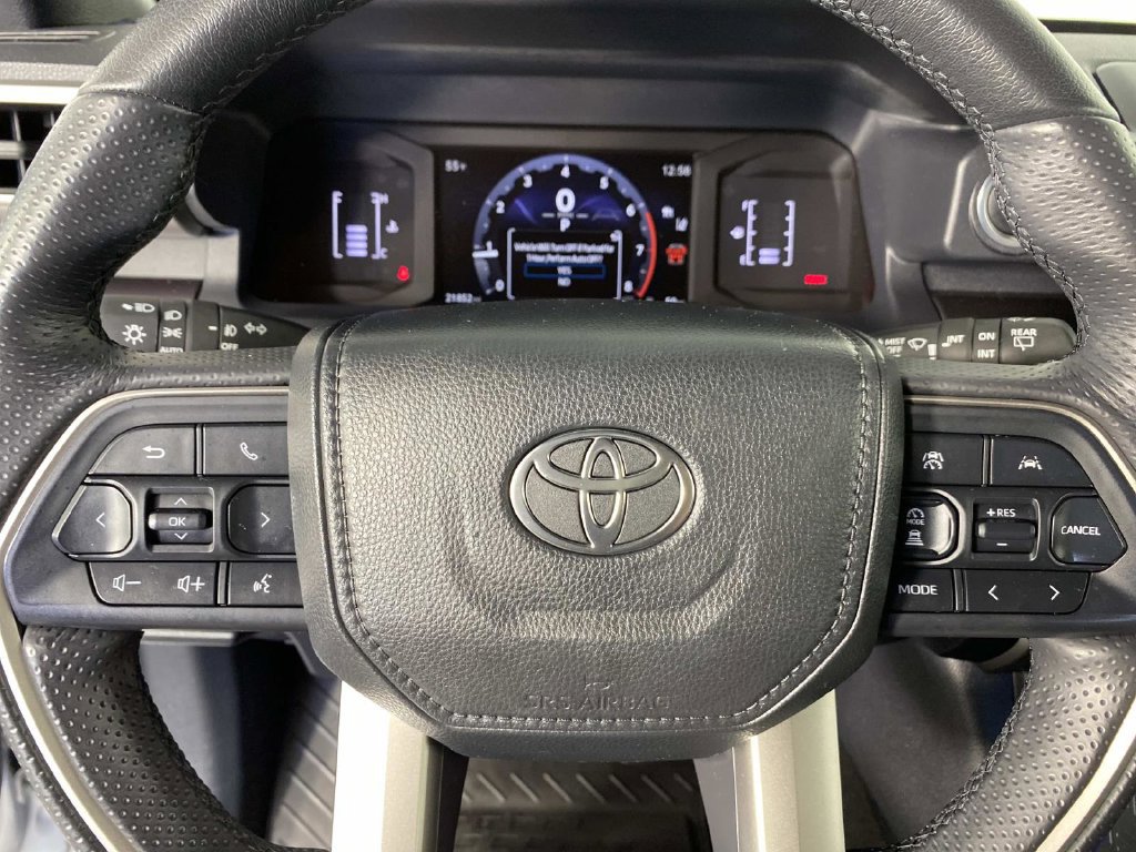 Used 2025 Toyota 4Runner SR5 AWD/4WD image 14