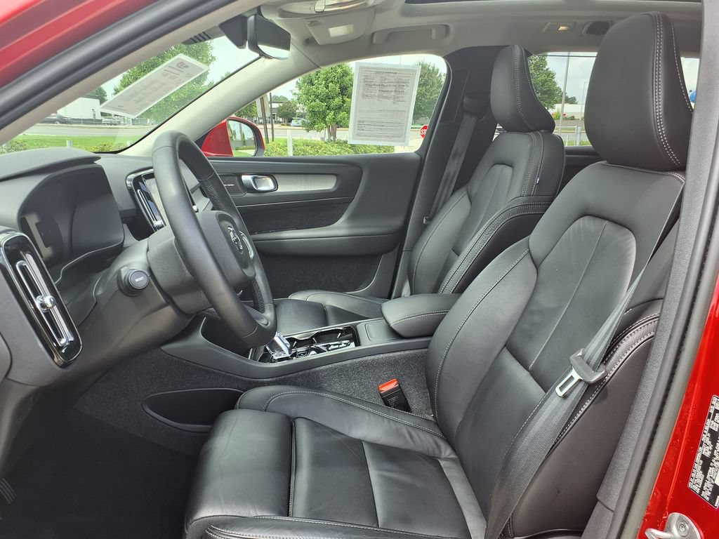 Certified 2023 Volvo XC40 B5 Ultimate w/ Protection Package Premier AWD/4WD image 13
