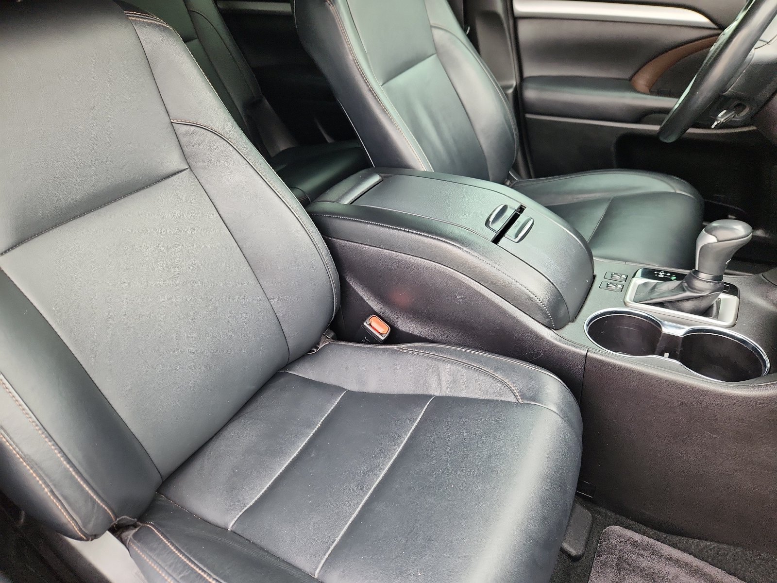 Used 2018 Toyota Highlander XLE FWD image 16