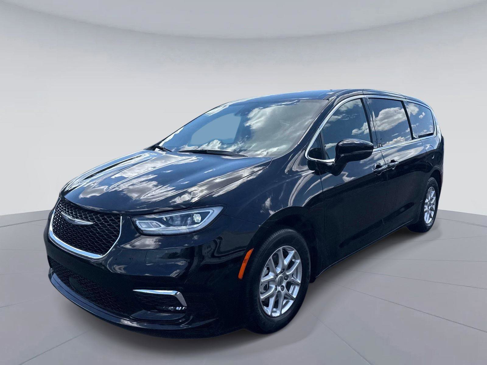 Used 2025 Chrysler Pacifica Select FWD image 8