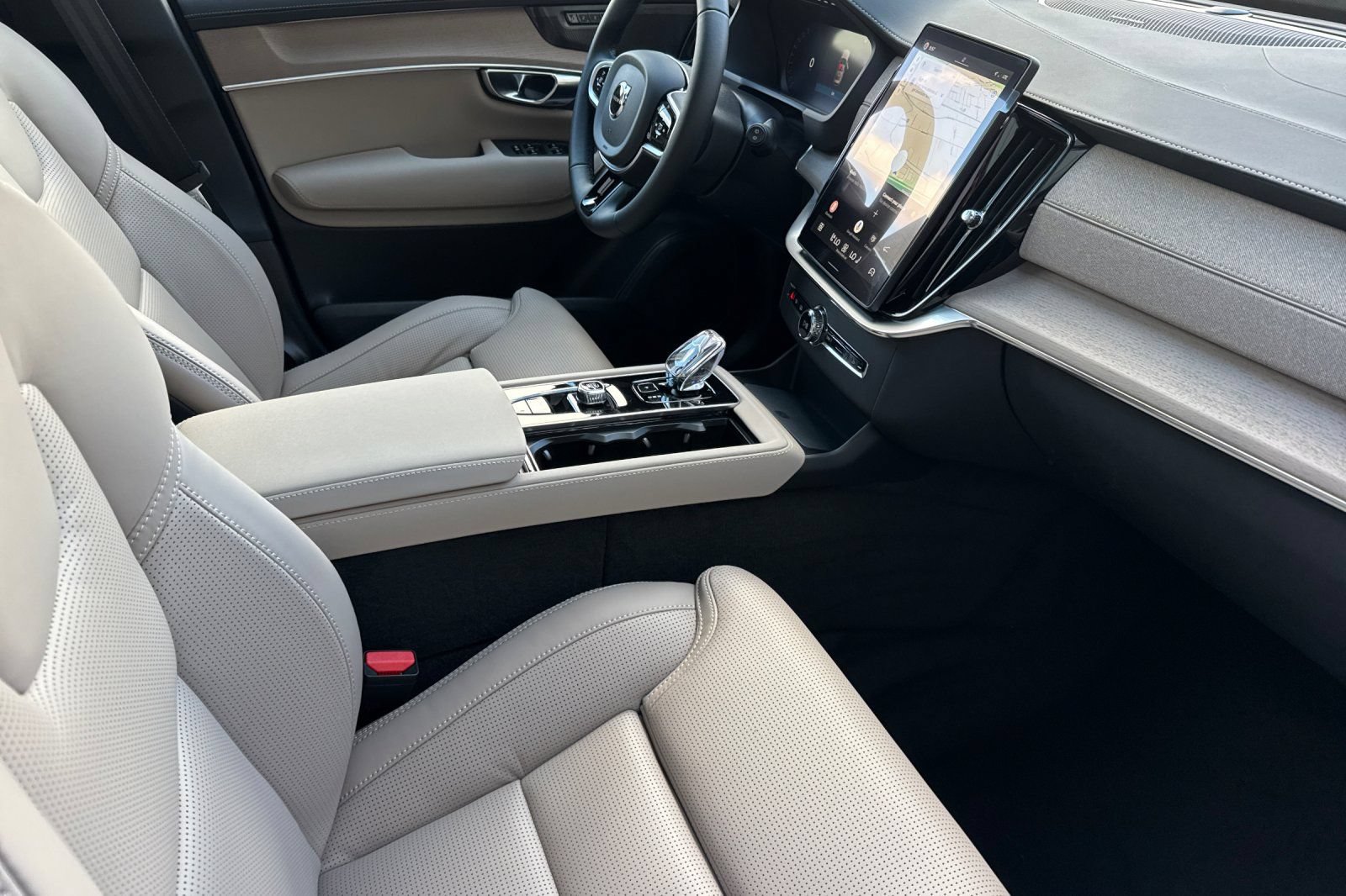 New 2026 Volvo XC90 T8 Ultra w/ Protection Package AWD/4WD image 16