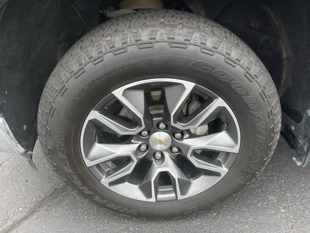 Used 2025 Chevrolet Silverado 1500 LT AWD/4WD image 33