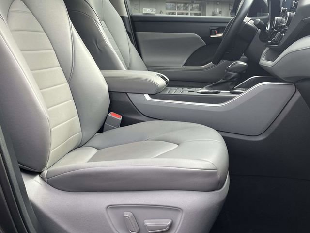 Used 2021 Toyota Highlander XLE image 20
