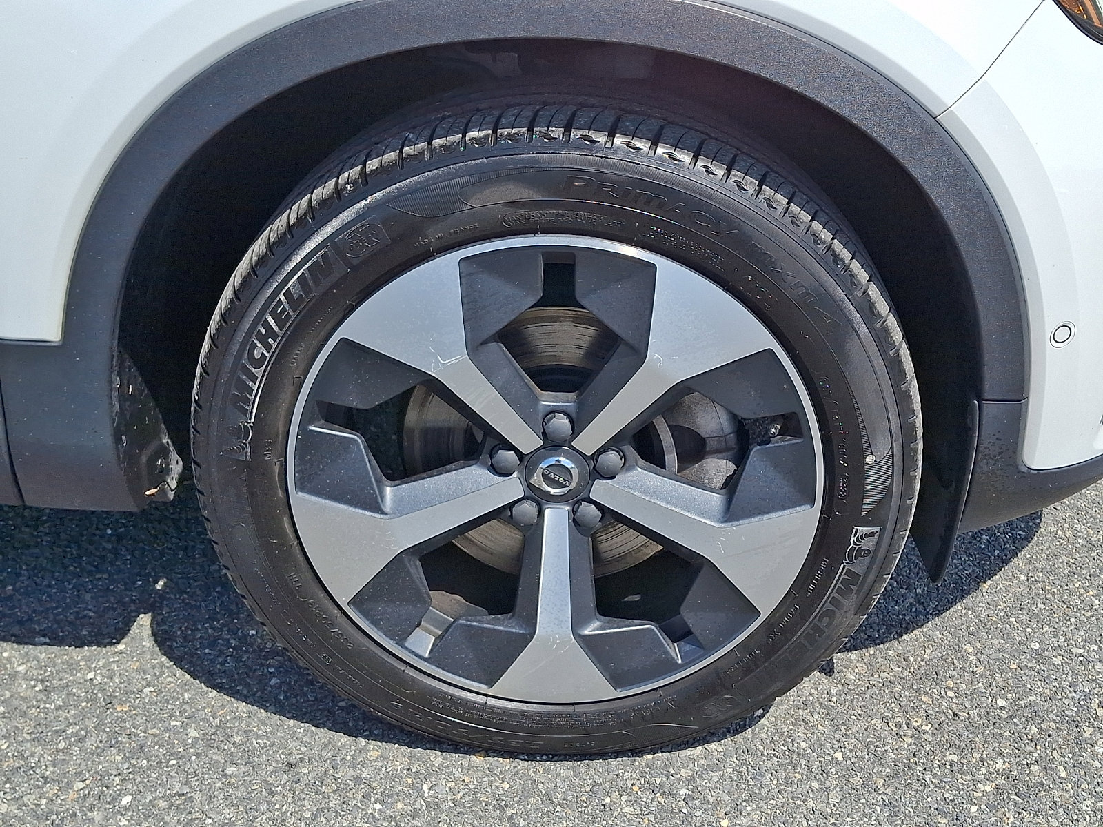 Certified 2023 Volvo XC40 B5 Plus w/ Driver Assist Package AWD/4WD image 8