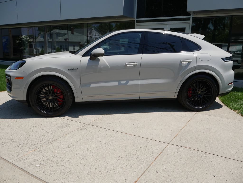 New 2026 Porsche Cayenne Turbo AWD/4WD image 2