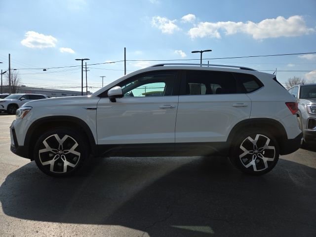 Used 2022 Volkswagen Taos SEL w/ Panoramic Sunroof Package image 5