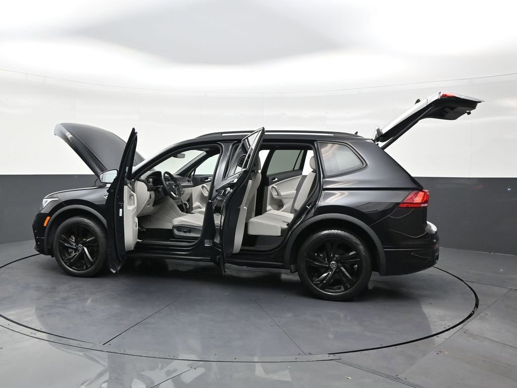 Used 2023 Volkswagen Tiguan SE R-Line image 30