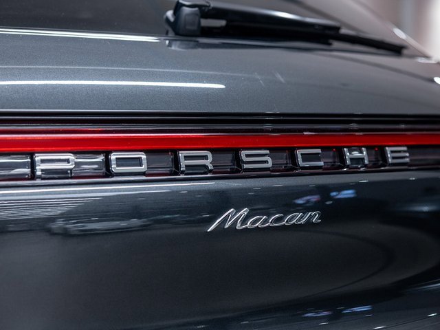Certified 2025 Porsche Macan image 23