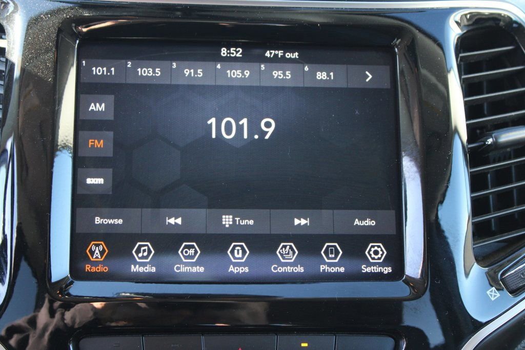 Used 2021 Jeep Cherokee Limited image 18