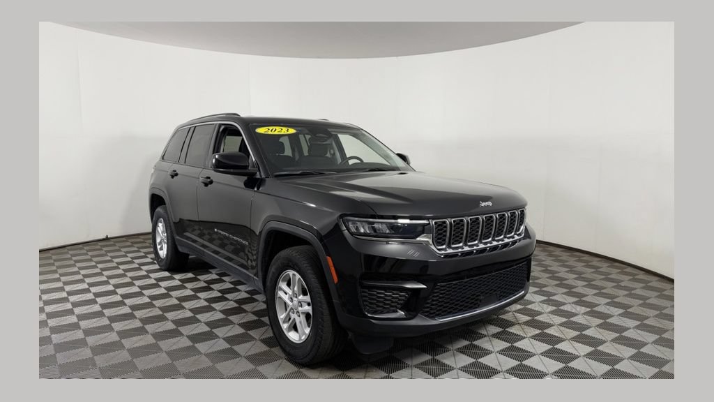 Used 2023 Jeep Grand Cherokee Laredo w/ Luxury Tech Group I
