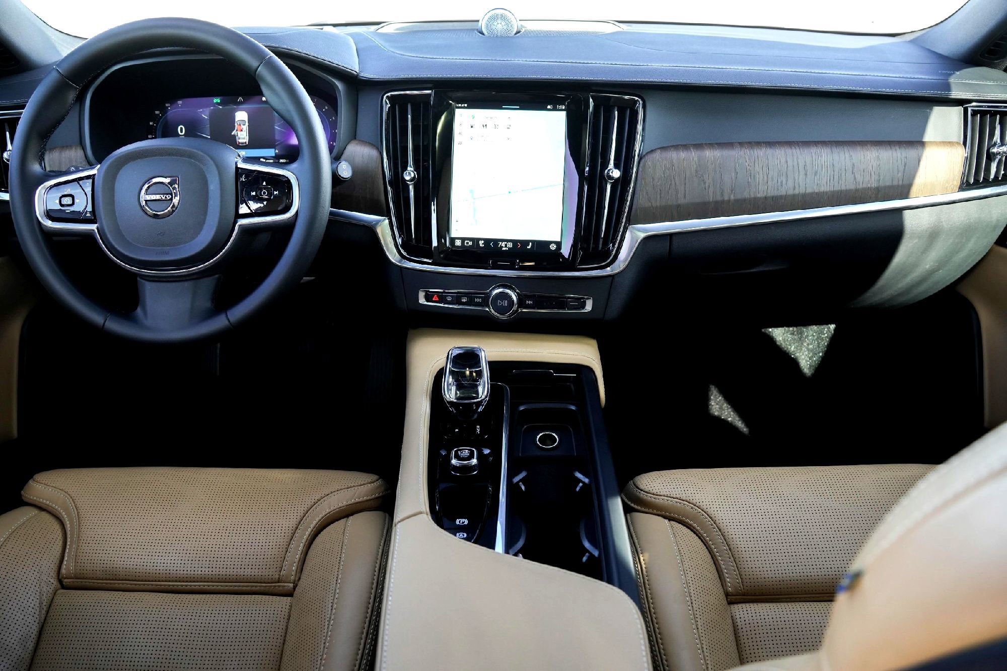 Used 2023 Volvo V90 B6 Cross Country Ultimate image 25