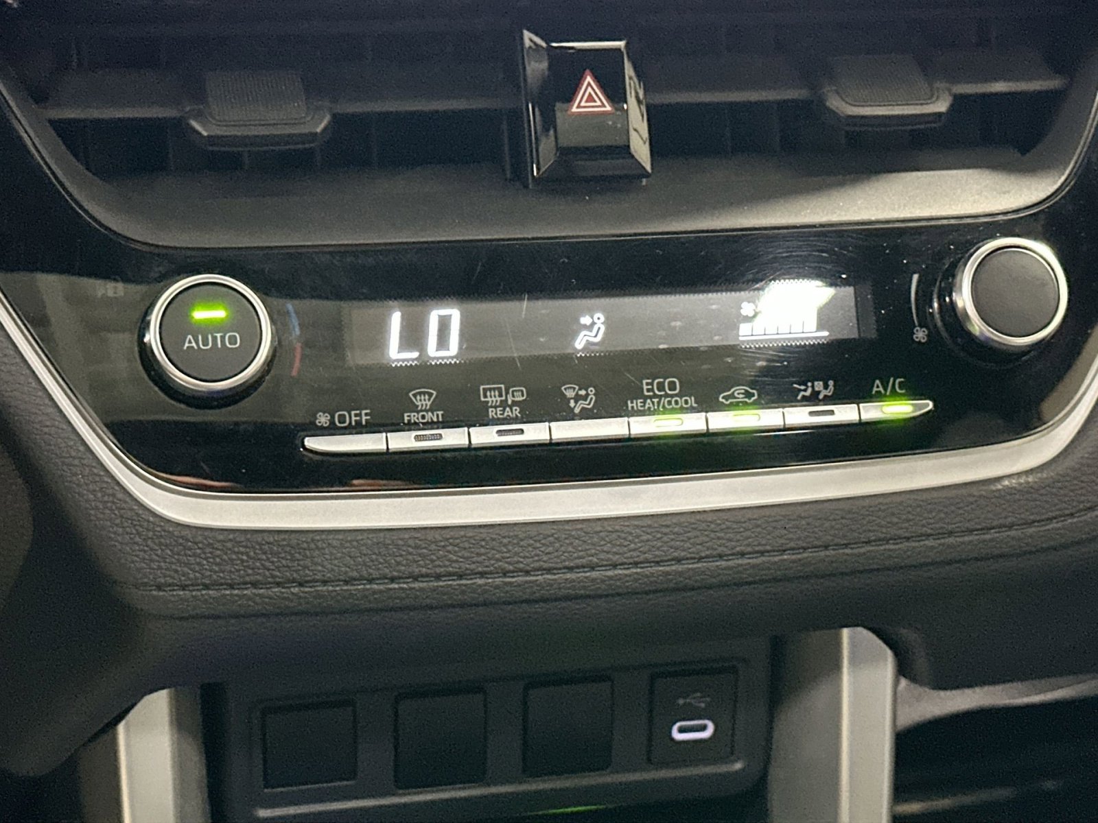 Used 2024 Toyota Corolla Cross SE w/ Moonroof Package image 24