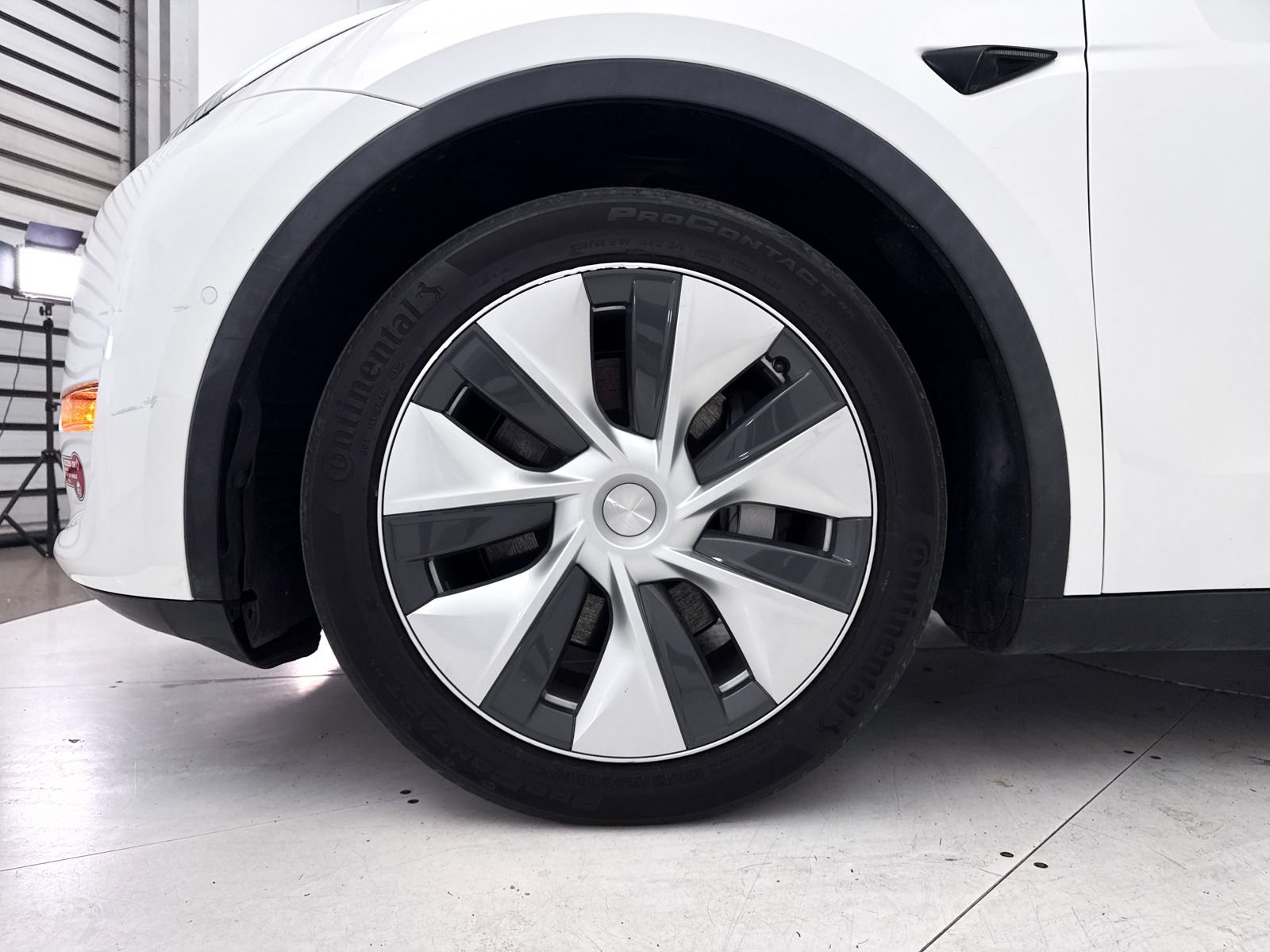 Used 2022 Tesla Model Y Long Range AWD/4WD image 13