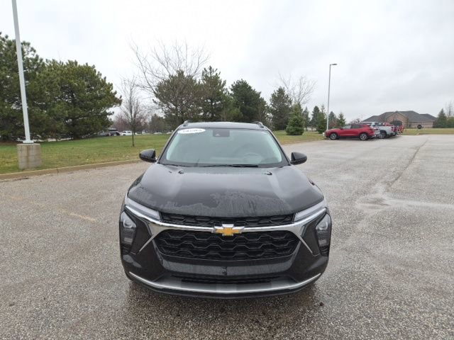 Used 2025 Chevrolet Trax LT w/ Driver Confidence Package image 2
