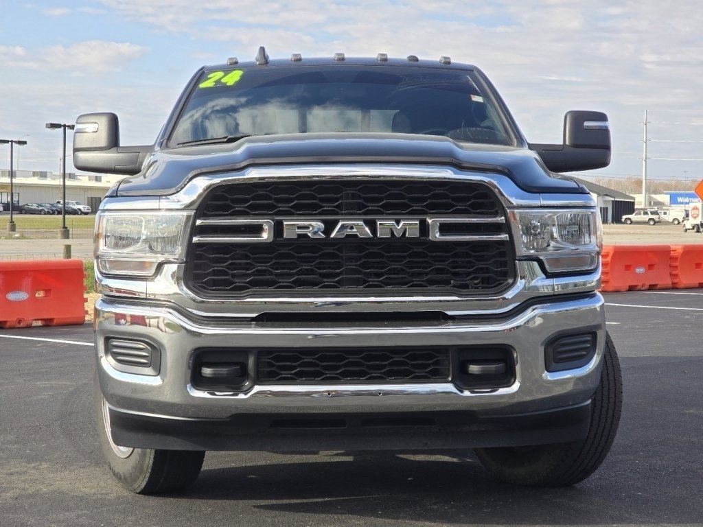 Used 2024 RAM 2500 Tradesman w/ Chrome Appearance Group image 8