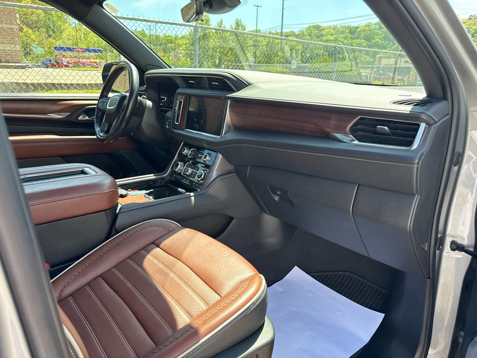 Used 2023 GMC Yukon XL Denali Ultimate AWD/4WD image 34