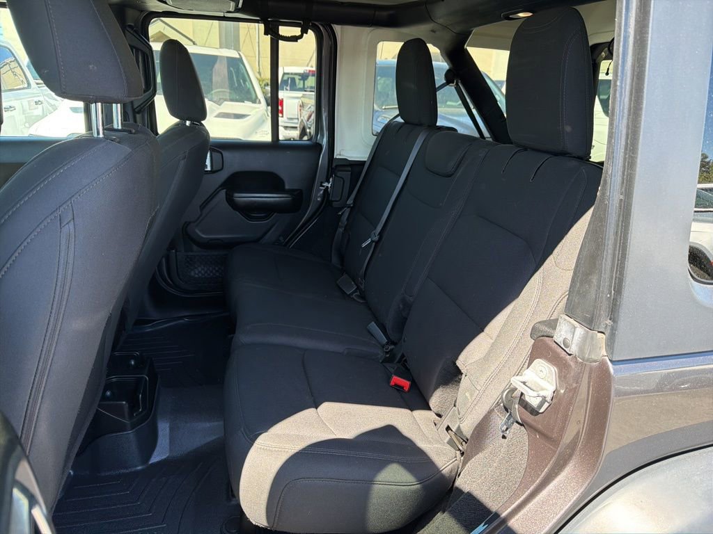 Used 2018 Jeep Wrangler Unlimited Sport S image 19